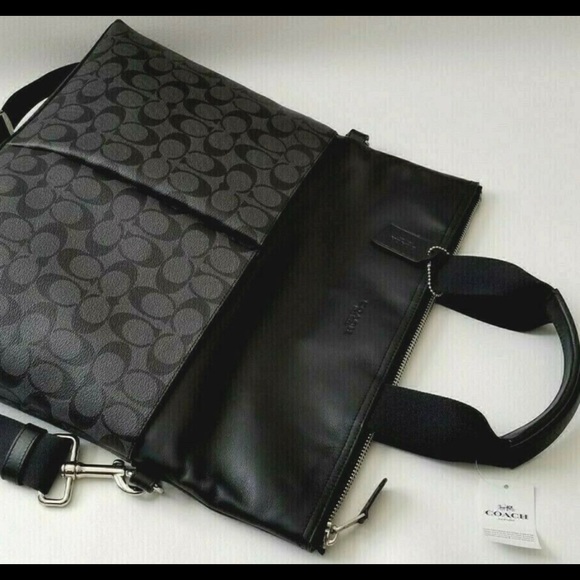 FREE GIFT š crossbody Coach bag. Purchase the bag get credit card holder free - Picture 3 of 9